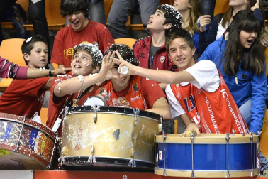 Imágenes de los asistentes al segundo partido de playoff entre Grupo Iruña y Menorca