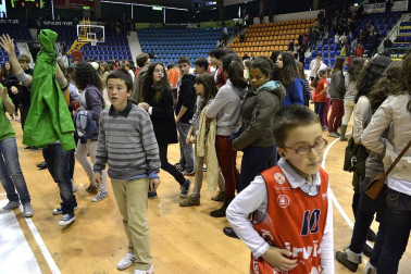Imágenes de los asistentes al segundo partido de playoff entre Grupo Iruña y Menorca