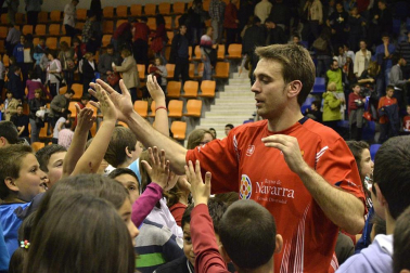 Imágenes de los asistentes al segundo partido de playoff entre Grupo Iruña y Menorca
