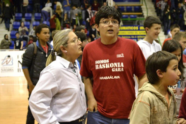 Imágenes de los asistentes al segundo partido de playoff entre Grupo Iruña y Menorca