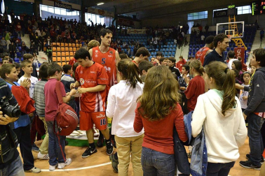 Imágenes de los asistentes al segundo partido de playoff entre Grupo Iruña y Menorca