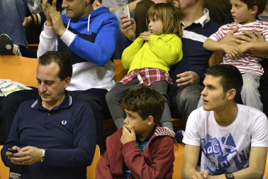 Imágenes de los asistentes al segundo partido de playoff entre Grupo Iruña y Menorca