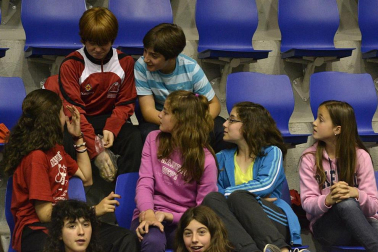 Imágenes de los asistentes al segundo partido de playoff entre Grupo Iruña y Menorca