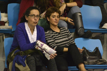 Imágenes de los asistentes al segundo partido de playoff entre Grupo Iruña y Menorca