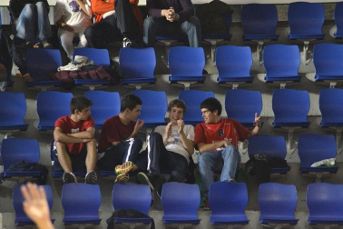Imágenes de los asistentes al segundo partido de playoff entre Grupo Iruña y Menorca