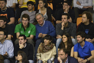Imágenes de los asistentes al segundo partido de playoff entre Grupo Iruña y Menorca