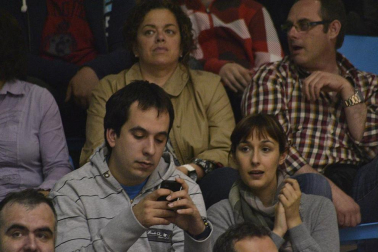 Imágenes de los asistentes al segundo partido de playoff entre Grupo Iruña y Menorca