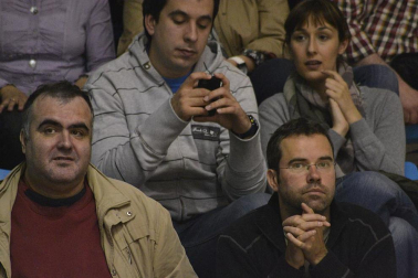 Imágenes de los asistentes al segundo partido de playoff entre Grupo Iruña y Menorca