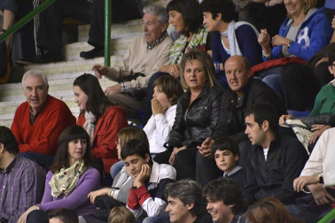 Imágenes de los asistentes al segundo partido de playoff entre Grupo Iruña y Menorca