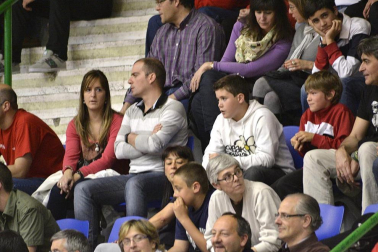 Imágenes de los asistentes al segundo partido de playoff entre Grupo Iruña y Menorca