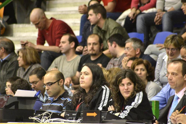 Imágenes de los asistentes al segundo partido de playoff entre Grupo Iruña y Menorca