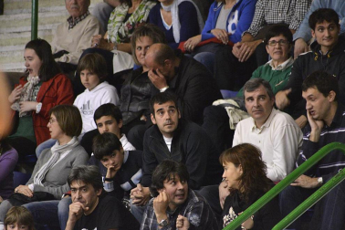 Imágenes de los asistentes al segundo partido de playoff entre Grupo Iruña y Menorca