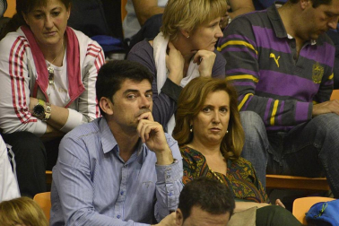 Imágenes de los asistentes al segundo partido de playoff entre Grupo Iruña y Menorca