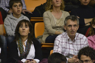 Imágenes de los asistentes al segundo partido de playoff entre Grupo Iruña y Menorca