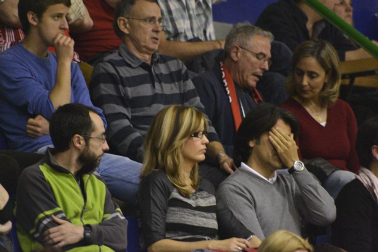 Imágenes de los asistentes al segundo partido de playoff entre Grupo Iruña y Menorca