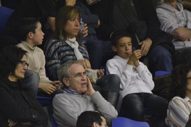 Imágenes de los asistentes al segundo partido de playoff entre Grupo Iruña y Menorca