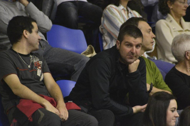 Imágenes de los asistentes al segundo partido de playoff entre Grupo Iruña y Menorca