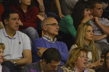 Imágenes de los asistentes al segundo partido de playoff entre Grupo Iruña y Menorca