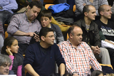 Imágenes de los asistentes al segundo partido de playoff entre Grupo Iruña y Menorca