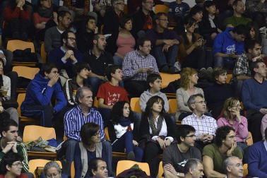 Imágenes de los asistentes al segundo partido de playoff entre Grupo Iruña y Menorca