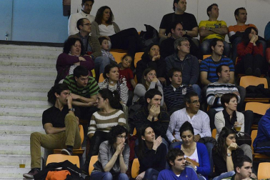Imágenes de los asistentes al segundo partido de playoff entre Grupo Iruña y Menorca
