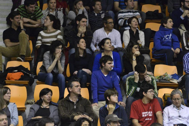 Imágenes de los asistentes al segundo partido de playoff entre Grupo Iruña y Menorca