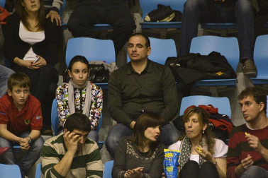 Imágenes de los asistentes al segundo partido de playoff entre Grupo Iruña y Menorca