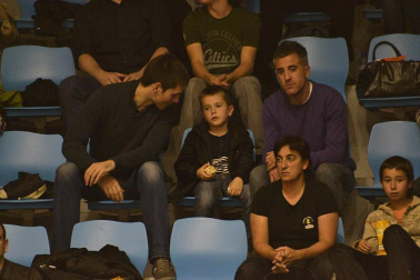 Imágenes de los asistentes al segundo partido de playoff entre Grupo Iruña y Menorca