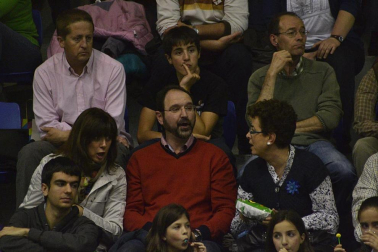 Imágenes de los asistentes al segundo partido de playoff entre Grupo Iruña y Menorca