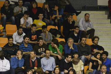 Imágenes de los asistentes al segundo partido de playoff entre Grupo Iruña y Menorca