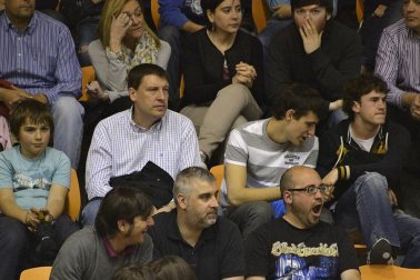 Imágenes de los asistentes al segundo partido de playoff entre Grupo Iruña y Menorca