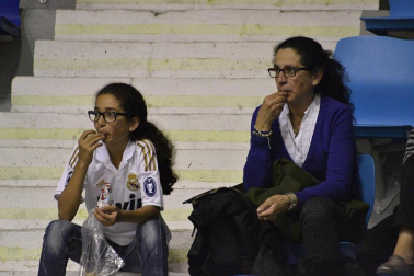 Imágenes de los asistentes al segundo partido de playoff entre Grupo Iruña y Menorca