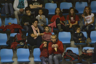 Imágenes de los asistentes al segundo partido de playoff entre Grupo Iruña y Menorca
