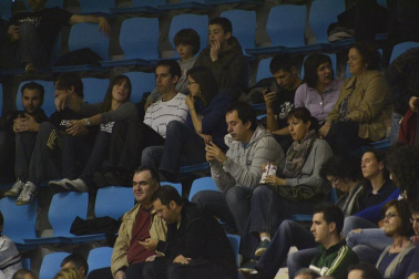Imágenes de los asistentes al segundo partido de playoff entre Grupo Iruña y Menorca