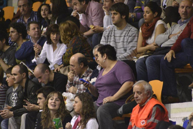 Imágenes de los asistentes al segundo partido de playoff entre Grupo Iruña y Menorca