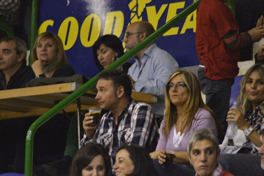 Imágenes de los asistentes al segundo partido de playoff entre Grupo Iruña y Menorca