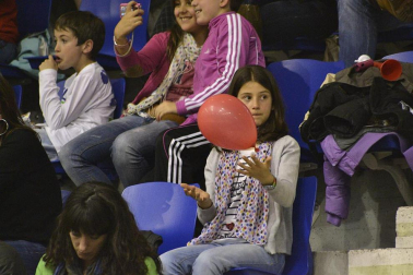Imágenes de los asistentes al segundo partido de playoff entre Grupo Iruña y Menorca