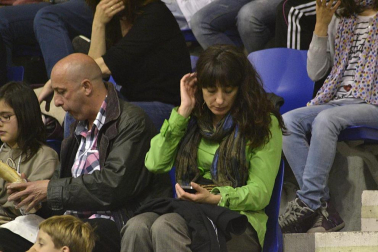 Imágenes de los asistentes al segundo partido de playoff entre Grupo Iruña y Menorca