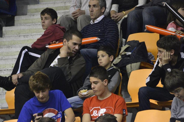 Imágenes de los asistentes al segundo partido de playoff entre Grupo Iruña y Menorca