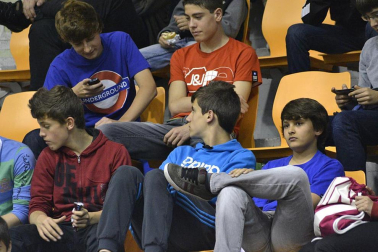 Imágenes de los asistentes al segundo partido de playoff entre Grupo Iruña y Menorca
