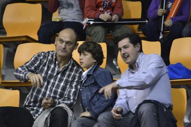 Imágenes de los asistentes al segundo partido de playoff entre Grupo Iruña y Menorca