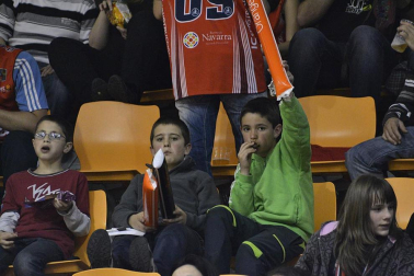 Imágenes de los asistentes al segundo partido de playoff entre Grupo Iruña y Menorca