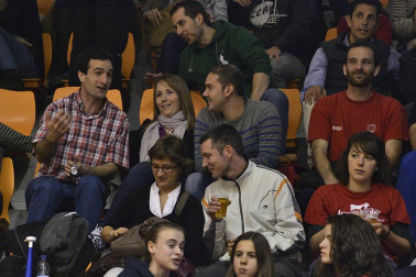 Imágenes de los asistentes al segundo partido de playoff entre Grupo Iruña y Menorca