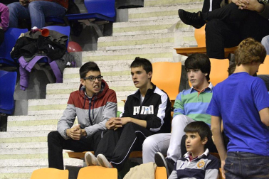 Imágenes de los asistentes al segundo partido de playoff entre Grupo Iruña y Menorca