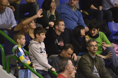 Imágenes de los asistentes al segundo partido de playoff entre Grupo Iruña y Menorca