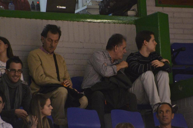 Imágenes de los asistentes al segundo partido de playoff entre Grupo Iruña y Menorca