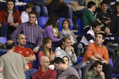 Imágenes de los asistentes al segundo partido de playoff entre Grupo Iruña y Menorca