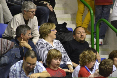Imágenes de los asistentes al segundo partido de playoff entre Grupo Iruña y Menorca