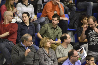 Imágenes de los asistentes al segundo partido de playoff entre Grupo Iruña y Menorca