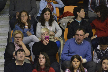 Imágenes de los asistentes al segundo partido de playoff entre Grupo Iruña y Menorca